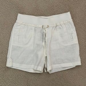 White Linen Guess Shorts.